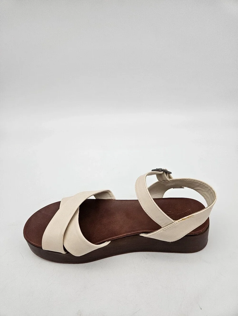 Universal Thread Billi Faux Leather Wood Bottom Crossband Platform Pumps 8